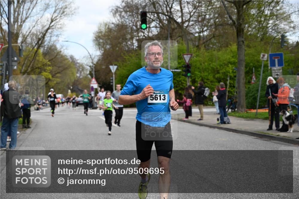 12.04.2026 - 45. Internationalen Wilhelmsburger Insellauf J. Mangold http://msf.ph/oto/9509695 12.04.2026 12:58:18 Ziel 3396, 5228, 5689, 2771, 5687, 2058, 3152, 4535, 5260, 2493, 2550, 3479, 4873, 4344, 3889, 3309, 5613, 3525, 5613, 3525, 5422, 3088, 3255, 5174, 5846, 3286, 3623, 4822, 2015 meine-sportfotos.de