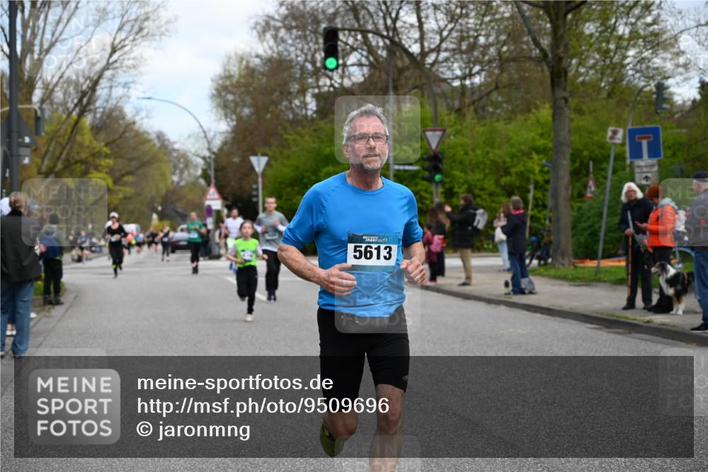 12.04.2026 - 45. Internationalen Wilhelmsburger Insellauf J. Mangold http://msf.ph/oto/9509696 12.04.2026 12:58:18 Ziel 3396, 5228, 5689, 2771, 5687, 2058, 3152, 4535, 5260, 2493, 2550, 3479, 4873, 4344, 3889, 3309, 5613, 3525, 5613, 3525, 5422, 3088, 3255, 5174, 5846, 3286, 3623, 4822, 2015 meine-sportfotos.de