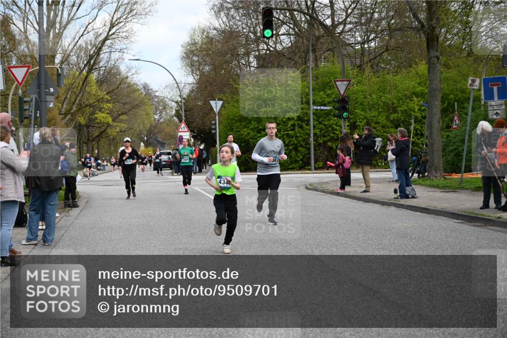 12.04.2026 - 45. Internationalen Wilhelmsburger Insellauf J. Mangold http://msf.ph/oto/9509701 12.04.2026 12:58:20 Ziel 5228, 5689, 2771, 5687, 2058, 3152, 4535, 5260, 2493, 2550, 3479, 4873, 4344, 3889, 3309, 5613, 3525, 5422, 3088, 3088, 3255, 5174, 5846, 3286, 3623, 4822, 2015, 3926 meine-sportfotos.de
