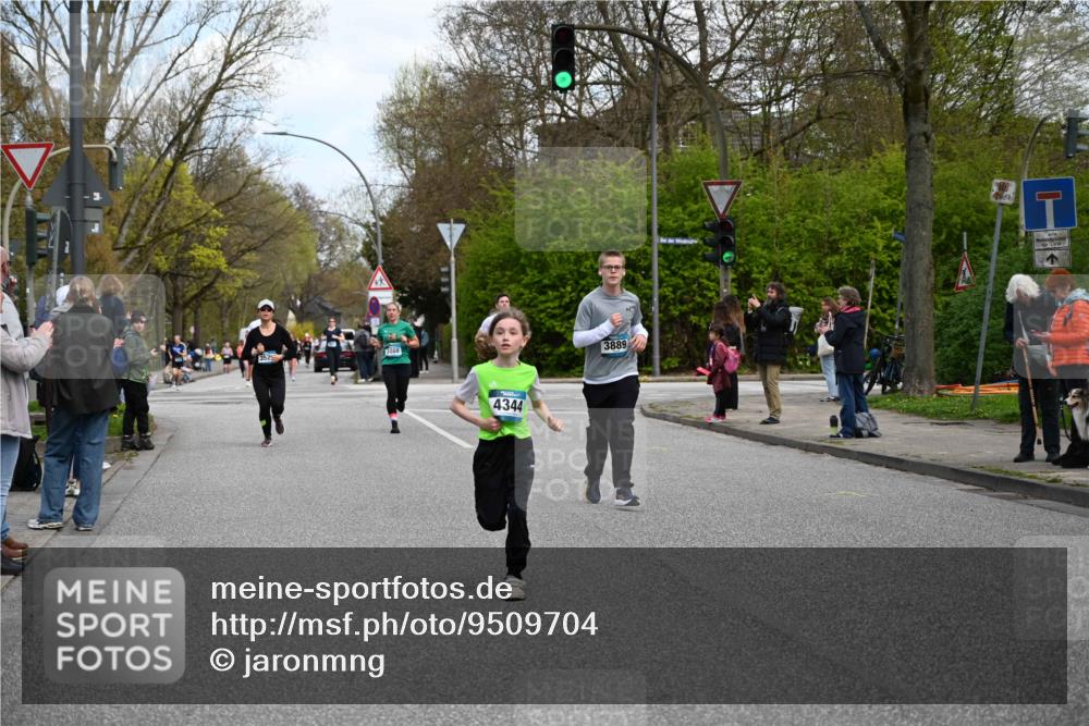 12.04.2026 - 45. Internationalen Wilhelmsburger Insellauf J. Mangold http://msf.ph/oto/9509704 12.04.2026 12:58:21 Ziel 5687, 2058, 3152, 4535, 5260, 2493, 2550, 3479, 4873, 4344, 3889, 3309, 5613, 3525, 5422, 3088, 3255, 5174, 5174, 5846, 3286, 3623, 4822, 2015, 3926 meine-sportfotos.de