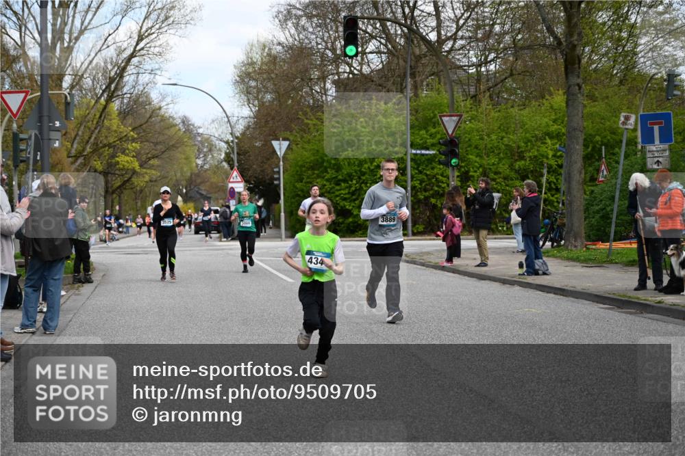 12.04.2026 - 45. Internationalen Wilhelmsburger Insellauf J. Mangold http://msf.ph/oto/9509705 12.04.2026 12:58:21 Ziel 5687, 2058, 3152, 4535, 5260, 2493, 2550, 3479, 4873, 4344, 3889, 3309, 5613, 3525, 5422, 3088, 3255, 5174, 5174, 5846, 3286, 3623, 4822, 2015, 3926 meine-sportfotos.de