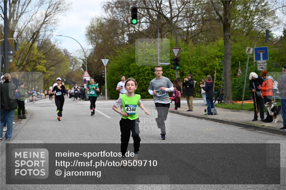 12.04.2026 - 45. Internationalen Wilhelmsburger Insellauf J. Mangold http://msf.ph/oto/9509710 12.04.2026 12:58:21 Ziel 5687, 2058, 3152, 4535, 5260, 2493, 2550, 3479, 4873, 4344, 3889, 3309, 5613, 3525, 5422, 3088, 3255, 5174, 5174, 5846, 3286, 3623, 4822, 2015, 3926 meine-sportfotos.de