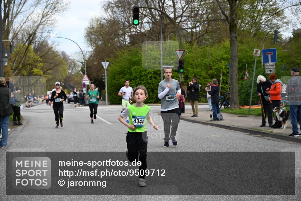12.04.2026 - 45. Internationalen Wilhelmsburger Insellauf J. Mangold http://msf.ph/oto/9509712 12.04.2026 12:58:22 Ziel 2058, 3152, 4535, 5260, 2493, 2550, 3479, 4873, 4344, 3889, 3309, 5613, 3525, 5422, 3088, 3255, 5174, 5846, 5846, 3286, 3623, 4822, 2015, 3926 meine-sportfotos.de
