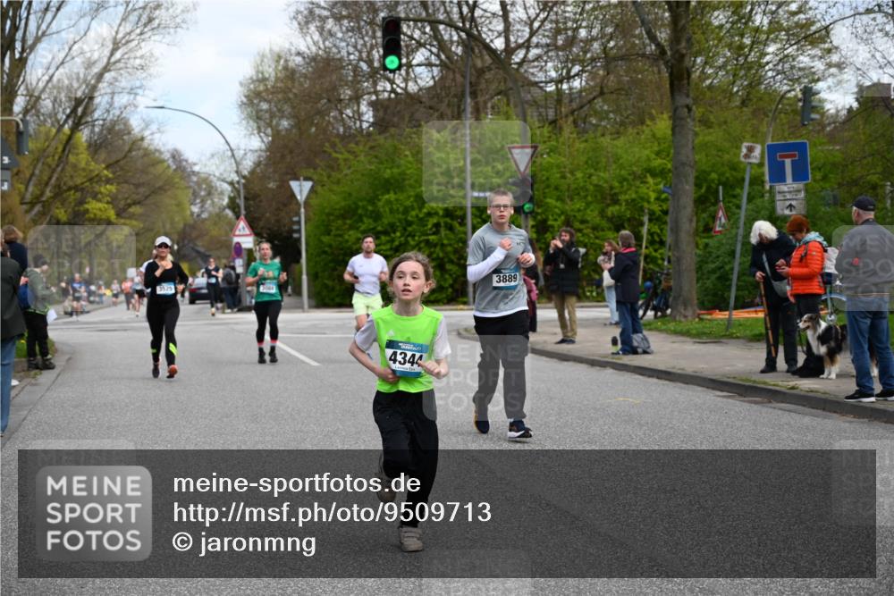 12.04.2026 - 45. Internationalen Wilhelmsburger Insellauf J. Mangold http://msf.ph/oto/9509713 12.04.2026 12:58:22 Ziel 2058, 3152, 4535, 5260, 2493, 2550, 3479, 4873, 4344, 3889, 3309, 5613, 3525, 5422, 3088, 3255, 5174, 5846, 5846, 3286, 3623, 4822, 2015, 3926 meine-sportfotos.de