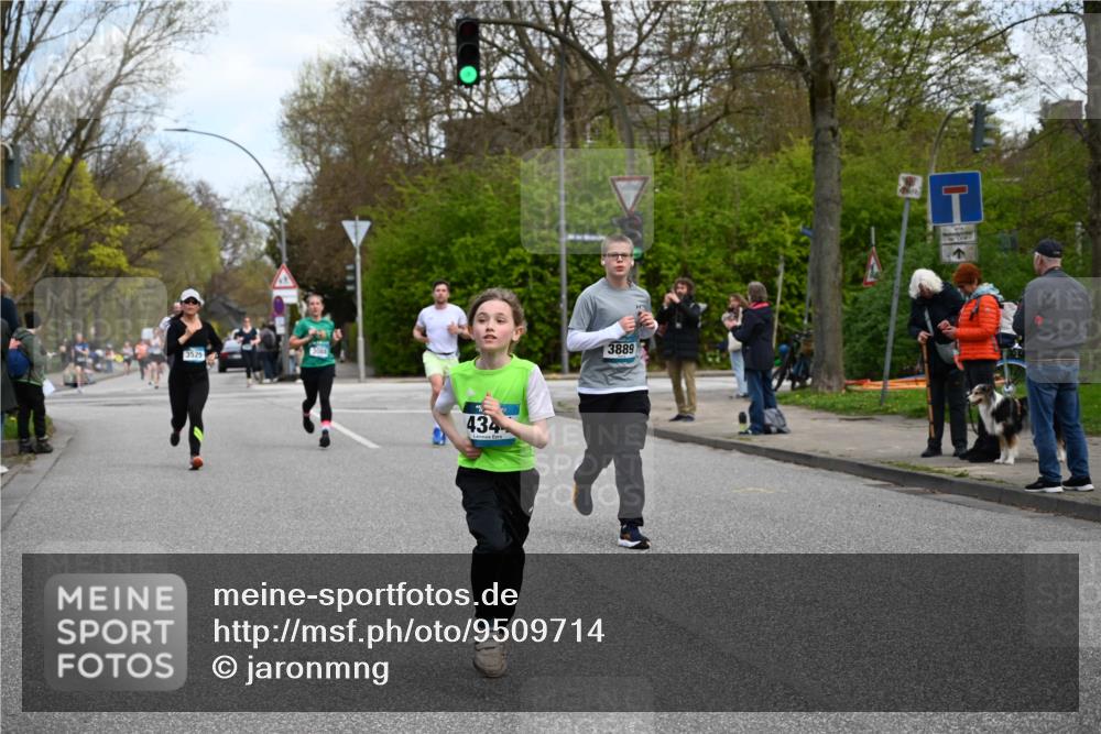 12.04.2026 - 45. Internationalen Wilhelmsburger Insellauf J. Mangold http://msf.ph/oto/9509714 12.04.2026 12:58:22 Ziel 2058, 3152, 4535, 5260, 2493, 2550, 3479, 4873, 4344, 3889, 3309, 5613, 3525, 5422, 3088, 3255, 5174, 5846, 5846, 3286, 3623, 4822, 2015, 3926 meine-sportfotos.de