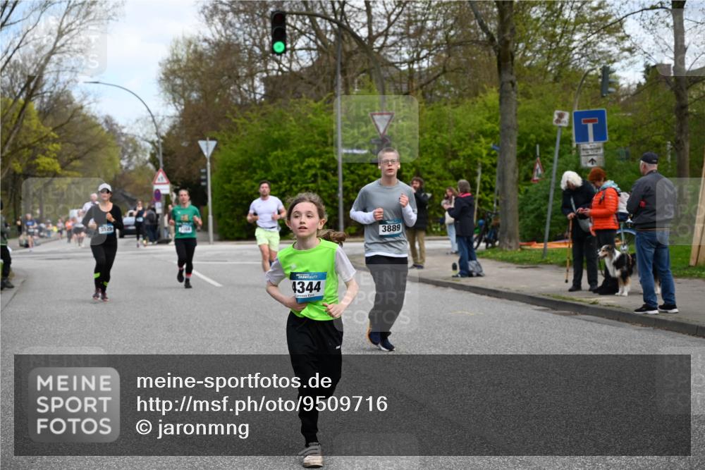 12.04.2026 - 45. Internationalen Wilhelmsburger Insellauf J. Mangold http://msf.ph/oto/9509716 12.04.2026 12:58:22 Ziel 2058, 3152, 4535, 5260, 2493, 2550, 3479, 4873, 4344, 3889, 3309, 5613, 3525, 5422, 3088, 3255, 5174, 5846, 5846, 3286, 3623, 4822, 2015, 3926 meine-sportfotos.de
