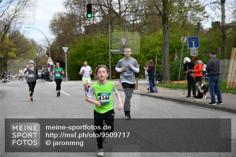 12.04.2026 - 45. Internationalen Wilhelmsburger Insellauf J. Mangold http://msf.ph/oto/9509717 12.04.2026 12:58:22 Ziel 2058, 3152, 4535, 5260, 2493, 2550, 3479, 4873, 4344, 3889, 3309, 5613, 3525, 5422, 3088, 3255, 5174, 5846, 5846, 3286, 3623, 4822, 2015, 3926 meine-sportfotos.de