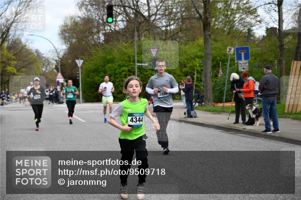 12.04.2026 - 45. Internationalen Wilhelmsburger Insellauf J. Mangold http://msf.ph/oto/9509718 12.04.2026 12:58:22 Ziel 2058, 3152, 4535, 5260, 2493, 2550, 3479, 4873, 4344, 3889, 3309, 5613, 3525, 5422, 3088, 3255, 5174, 5846, 5846, 3286, 3623, 4822, 2015, 3926 meine-sportfotos.de