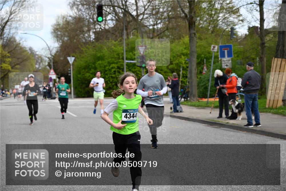 12.04.2026 - 45. Internationalen Wilhelmsburger Insellauf J. Mangold http://msf.ph/oto/9509719 12.04.2026 12:58:22 Ziel 2058, 3152, 4535, 5260, 2493, 2550, 3479, 4873, 4344, 3889, 3309, 5613, 3525, 5422, 3088, 3255, 5174, 5846, 5846, 3286, 3623, 4822, 2015, 3926 meine-sportfotos.de