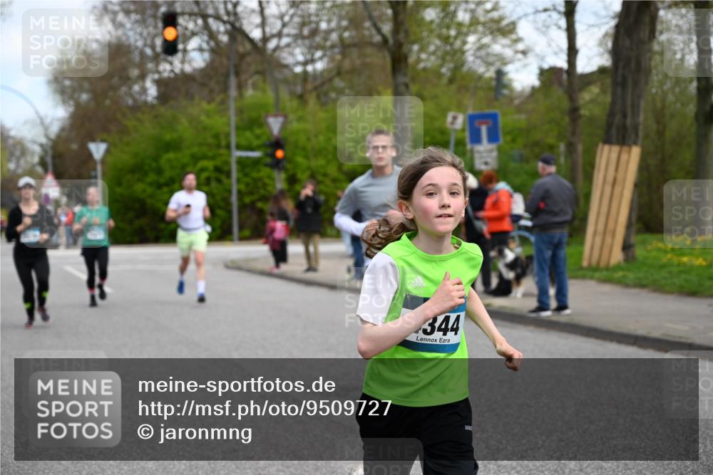12.04.2026 - 45. Internationalen Wilhelmsburger Insellauf J. Mangold http://msf.ph/oto/9509727 12.04.2026 12:58:23 Ziel 2058, 3152, 4535, 5260, 2493, 2550, 3479, 4873, 4344, 3889, 3309, 5613, 3525, 5422, 3088, 3255, 5174, 5846, 3286, 3623, 4822, 2015, 3926, 3728 meine-sportfotos.de