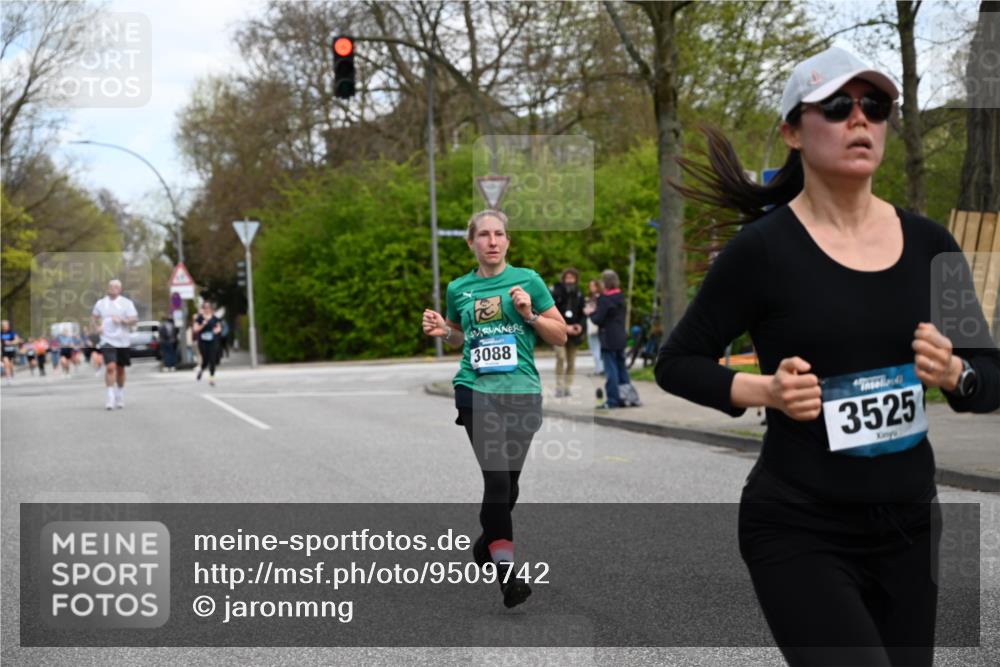 12.04.2026 - 45. Internationalen Wilhelmsburger Insellauf J. Mangold http://msf.ph/oto/9509742 12.04.2026 12:58:26 Ziel 2550, 3479, 4873, 4344, 3889, 3309, 5613, 3525, 5422, 3088, 3255, 5174, 5846, 3286, 3623, 4822, 2015, 3926, 3728, 4023, 2009, 4875, 5276 meine-sportfotos.de