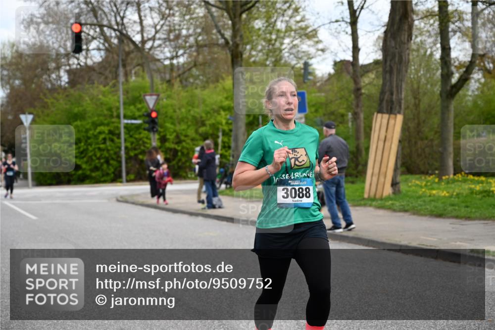 12.04.2026 - 45. Internationalen Wilhelmsburger Insellauf J. Mangold http://msf.ph/oto/9509752 12.04.2026 12:58:26 Ziel 2550, 3479, 4873, 4344, 3889, 3309, 5613, 3525, 5422, 3088, 3255, 5174, 5846, 3286, 3623, 4822, 2015, 3926, 3728, 4023, 2009, 4875, 5276 meine-sportfotos.de