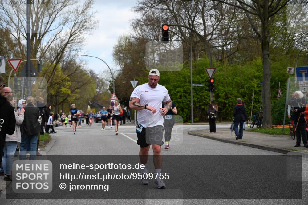 12.04.2026 - 45. Internationalen Wilhelmsburger Insellauf J. Mangold http://msf.ph/oto/9509755 12.04.2026 12:58:32 Ziel 4873, 4344, 3889, 3309, 5613, 3525, 5422, 3088, 3255, 5174, 5846, 3286, 3623, 4822, 2015, 3926, 3728, 4023, 2009, 4875, 5276, 3017, 5111, 5124, 5644, 5718, 2082, 4741, 5191, 4287 meine-sportfotos.de