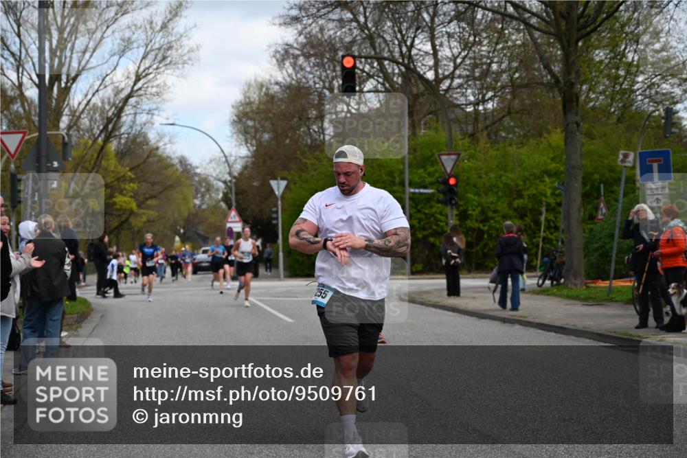 12.04.2026 - 45. Internationalen Wilhelmsburger Insellauf J. Mangold http://msf.ph/oto/9509761 12.04.2026 12:58:33 Ziel 4873, 4344, 3889, 3309, 5613, 3525, 5422, 3088, 3255, 5174, 5174, 5846, 3286, 3623, 4822, 2015, 3926, 3728, 4023, 2009, 4875, 5276, 3017, 5111, 5124, 5644, 5718, 2082, 4741, 5191, 4287, 5219, 2068 meine-sportfotos.de