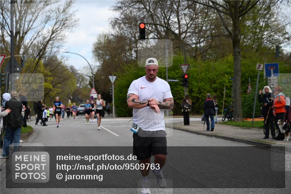 12.04.2026 - 45. Internationalen Wilhelmsburger Insellauf J. Mangold http://msf.ph/oto/9509763 12.04.2026 12:58:33 Ziel 4873, 4344, 3889, 3309, 5613, 3525, 5422, 3088, 3255, 5174, 5174, 5846, 3286, 3623, 4822, 2015, 3926, 3728, 4023, 2009, 4875, 5276, 3017, 5111, 5124, 5644, 5718, 2082, 4741, 5191, 4287, 5219, 2068 meine-sportfotos.de