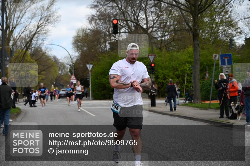 12.04.2026 - 45. Internationalen Wilhelmsburger Insellauf J. Mangold http://msf.ph/oto/9509765 12.04.2026 12:58:33 Ziel 4873, 4344, 3889, 3309, 5613, 3525, 5422, 3088, 3255, 5174, 5174, 5846, 3286, 3623, 4822, 2015, 3926, 3728, 4023, 2009, 4875, 5276, 3017, 5111, 5124, 5644, 5718, 2082, 4741, 5191, 4287, 5219, 2068 meine-sportfotos.de