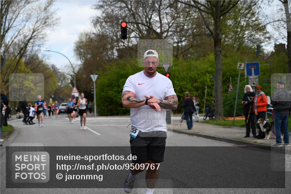 12.04.2026 - 45. Internationalen Wilhelmsburger Insellauf J. Mangold http://msf.ph/oto/9509767 12.04.2026 12:58:33 Ziel 4873, 4344, 3889, 3309, 5613, 3525, 5422, 3088, 3255, 5174, 5174, 5846, 3286, 3623, 4822, 2015, 3926, 3728, 4023, 2009, 4875, 5276, 3017, 5111, 5124, 5644, 5718, 2082, 4741, 5191, 4287, 5219, 2068 meine-sportfotos.de