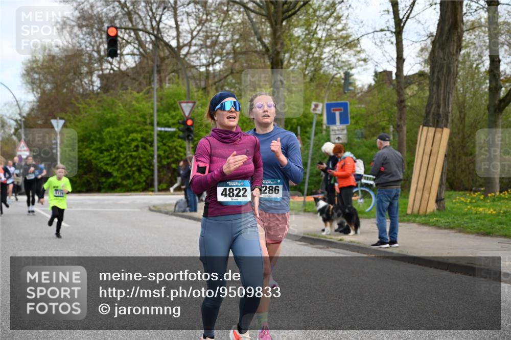 12.04.2026 - 45. Internationalen Wilhelmsburger Insellauf J. Mangold http://msf.ph/oto/9509833 12.04.2026 12:58:45 Ziel 3088, 3255, 5174, 5846, 3286, 3623, 4822, 2015, 3926, 3728, 4023, 2009, 4875, 5276, 3017, 5111, 5124, 5644, 5718, 2082, 4741, 5191, 4287, 5219, 2068, 5219, 2068, 3246, 4035, 5244, 4128, 4565, 5079, 4395, 4187 meine-sportfotos.de