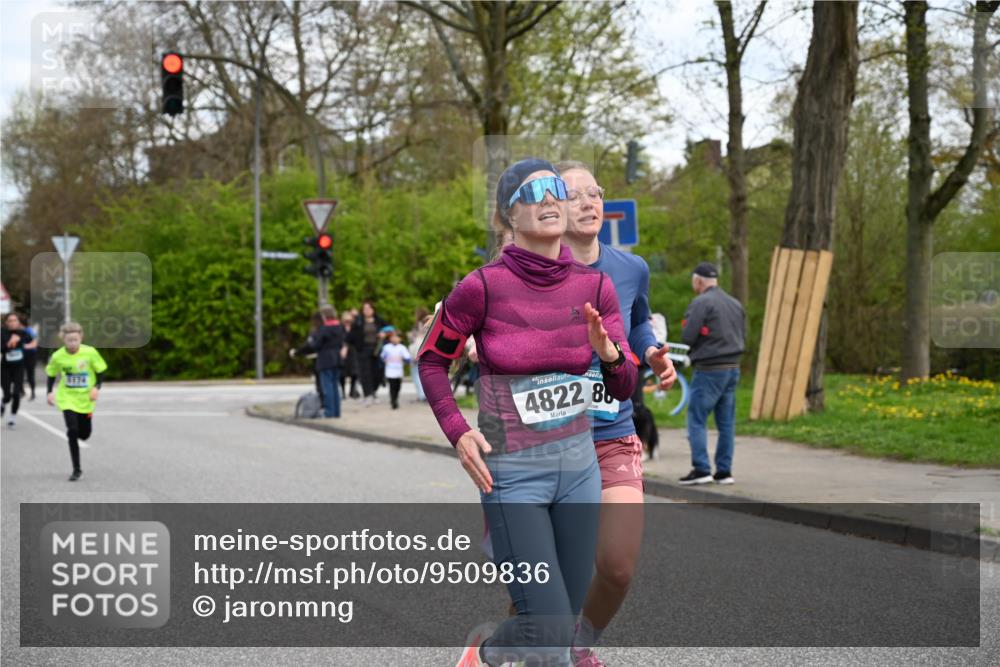 12.04.2026 - 45. Internationalen Wilhelmsburger Insellauf J. Mangold http://msf.ph/oto/9509836 12.04.2026 12:58:46 Ziel 3255, 5174, 5846, 3286, 3623, 4822, 2015, 3926, 3728, 4023, 2009, 4875, 5276, 3017, 5111, 5124, 5644, 5718, 2082, 4741, 5191, 4287, 5219, 2068, 3246, 4035, 3246, 4035, 5244, 4128, 4565, 5079, 4395, 4187, 5067 meine-sportfotos.de