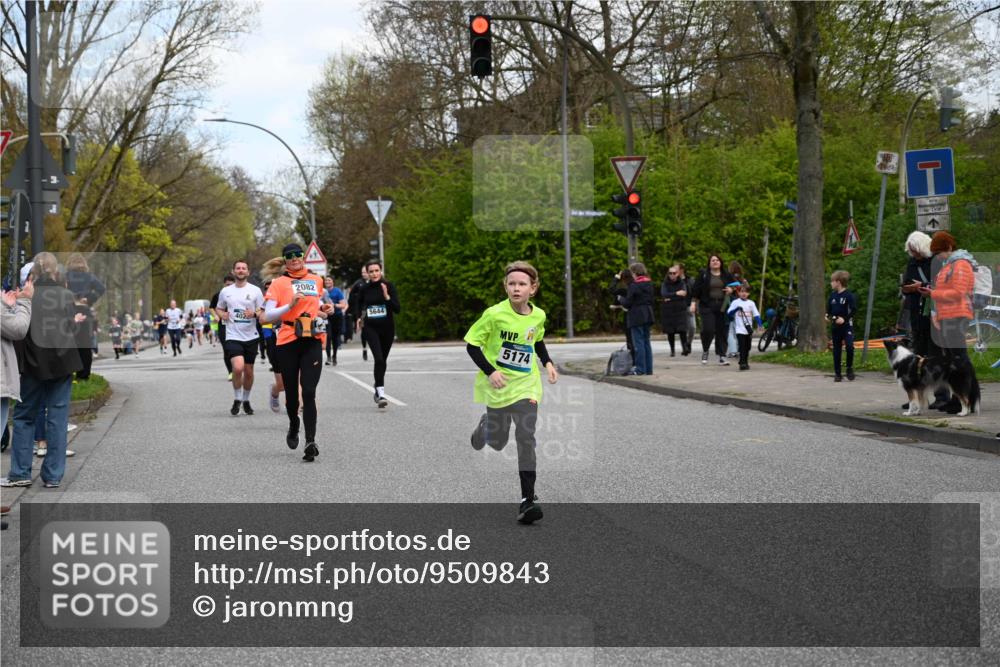 12.04.2026 - 45. Internationalen Wilhelmsburger Insellauf J. Mangold http://msf.ph/oto/9509843 12.04.2026 12:58:47 Ziel 3255, 5174, 5846, 3286, 3623, 4822, 2015, 3926, 3728, 3728, 4023, 2009, 4875, 5276, 3017, 5111, 5124, 5644, 5718, 2082, 4741, 5191, 4287, 5219, 2068, 3246, 4035, 5244, 4128, 4565, 5079, 4395, 4187, 5067, 2069, 4761 meine-sportfotos.de