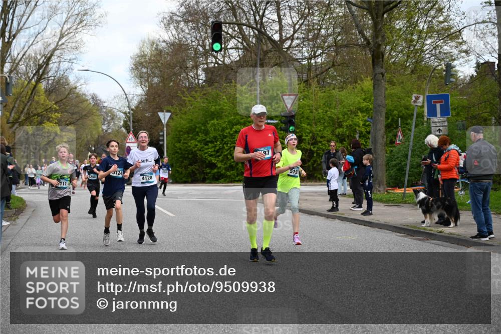 12.04.2026 - 45. Internationalen Wilhelmsburger Insellauf J. Mangold http://msf.ph/oto/9509938 12.04.2026 12:59:01 Ziel 3286, 3623, 4822, 2015, 3926, 3728, 4023, 2009, 4875, 5276, 3017, 5111, 5124, 5644, 5718, 2082, 4741, 5191, 4287, 5219, 2068, 3246, 4035, 5244, 4128, 4565, 5079, 4395, 4187, 5067, 2069, 4761, 5179, 3192, 5179, 3192, 5635, 4917, 4171, 4170, 5011, 4781, 4872, 4581, 5338, 5339 meine-sportfotos.de