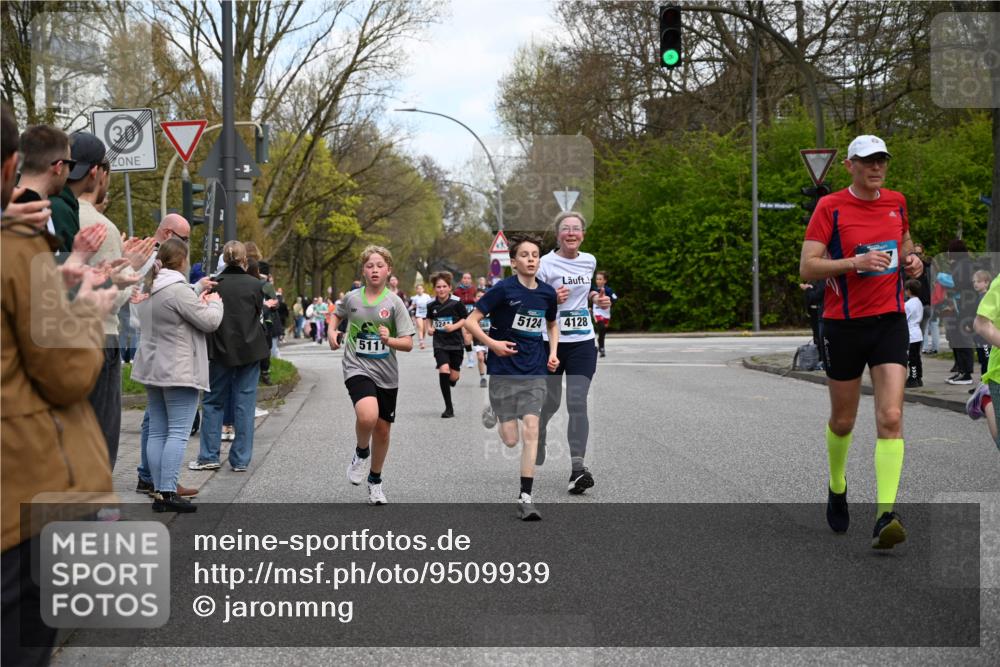 12.04.2026 - 45. Internationalen Wilhelmsburger Insellauf J. Mangold http://msf.ph/oto/9509939 12.04.2026 12:59:02 Ziel 3286, 3623, 4822, 2015, 3926, 3728, 4023, 2009, 4875, 5276, 3017, 5111, 5124, 5644, 5718, 2082, 4741, 5191, 4287, 5219, 2068, 3246, 4035, 5244, 4128, 4565, 4565, 5079, 4395, 4187, 5067, 2069, 4761, 5179, 3192, 5635, 4917, 5635, 4917, 4171, 4170, 5011, 4781, 4872, 4581, 5338, 5339, 2006, 4096, 5081 meine-sportfotos.de