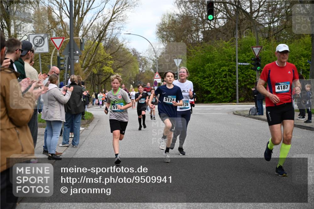 12.04.2026 - 45. Internationalen Wilhelmsburger Insellauf J. Mangold http://msf.ph/oto/9509941 12.04.2026 12:59:02 Ziel 3286, 3623, 4822, 2015, 3926, 3728, 4023, 2009, 4875, 5276, 3017, 5111, 5124, 5644, 5718, 2082, 4741, 5191, 4287, 5219, 2068, 3246, 4035, 5244, 4128, 4565, 4565, 5079, 4395, 4187, 5067, 2069, 4761, 5179, 3192, 5635, 4917, 5635, 4917, 4171, 4170, 5011, 4781, 4872, 4581, 5338, 5339, 2006, 4096, 5081 meine-sportfotos.de