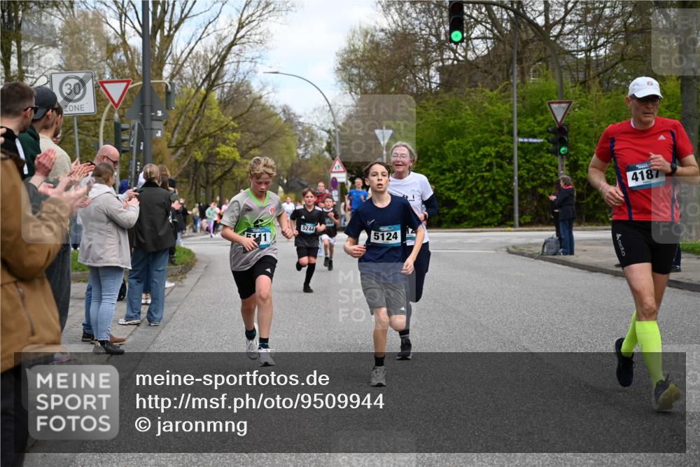 12.04.2026 - 45. Internationalen Wilhelmsburger Insellauf J. Mangold http://msf.ph/oto/9509944 12.04.2026 12:59:02 Ziel 3286, 3623, 4822, 2015, 3926, 3728, 4023, 2009, 4875, 5276, 3017, 5111, 5124, 5644, 5718, 2082, 4741, 5191, 4287, 5219, 2068, 3246, 4035, 5244, 4128, 4565, 4565, 5079, 4395, 4187, 5067, 2069, 4761, 5179, 3192, 5635, 4917, 5635, 4917, 4171, 4170, 5011, 4781, 4872, 4581, 5338, 5339, 2006, 4096, 5081 meine-sportfotos.de
