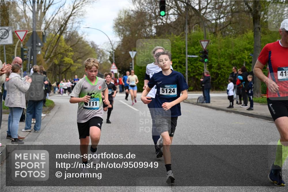 12.04.2026 - 45. Internationalen Wilhelmsburger Insellauf J. Mangold http://msf.ph/oto/9509949 12.04.2026 12:59:03 Ziel 4822, 2015, 3926, 3728, 4023, 2009, 4875, 5276, 3017, 5111, 5124, 5644, 5718, 2082, 4741, 5191, 4287, 5219, 2068, 3246, 4035, 5244, 4128, 4565, 5079, 5079, 4395, 4187, 5067, 2069, 4761, 5179, 3192, 5635, 4917, 4171, 4170, 4171, 4170, 5011, 4781, 4872, 4581, 5338, 5339, 2006, 4096, 5081 meine-sportfotos.de