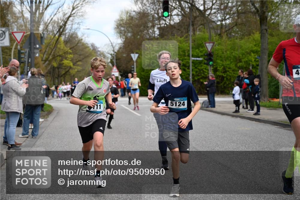 12.04.2026 - 45. Internationalen Wilhelmsburger Insellauf J. Mangold http://msf.ph/oto/9509950 12.04.2026 12:59:03 Ziel 4822, 2015, 3926, 3728, 4023, 2009, 4875, 5276, 3017, 5111, 5124, 5644, 5718, 2082, 4741, 5191, 4287, 5219, 2068, 3246, 4035, 5244, 4128, 4565, 5079, 5079, 4395, 4187, 5067, 2069, 4761, 5179, 3192, 5635, 4917, 4171, 4170, 4171, 4170, 5011, 4781, 4872, 4581, 5338, 5339, 2006, 4096, 5081 meine-sportfotos.de
