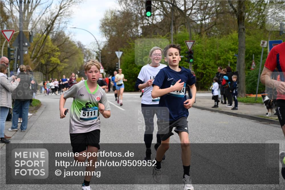 12.04.2026 - 45. Internationalen Wilhelmsburger Insellauf J. Mangold http://msf.ph/oto/9509952 12.04.2026 12:59:03 Ziel 4822, 2015, 3926, 3728, 4023, 2009, 4875, 5276, 3017, 5111, 5124, 5644, 5718, 2082, 4741, 5191, 4287, 5219, 2068, 3246, 4035, 5244, 4128, 4565, 5079, 5079, 4395, 4187, 5067, 2069, 4761, 5179, 3192, 5635, 4917, 4171, 4170, 4171, 4170, 5011, 4781, 4872, 4581, 5338, 5339, 2006, 4096, 5081 meine-sportfotos.de