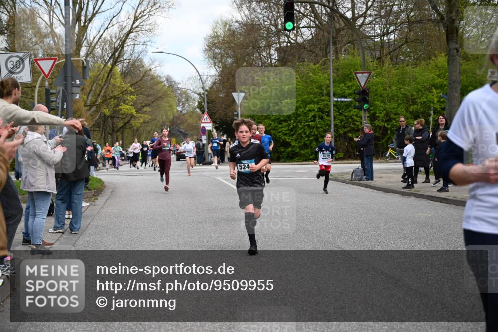 12.04.2026 - 45. Internationalen Wilhelmsburger Insellauf J. Mangold http://msf.ph/oto/9509955 12.04.2026 12:59:05 Ziel 2015, 3926, 3728, 4023, 2009, 4875, 5276, 3017, 5111, 5124, 5644, 5718, 2082, 4741, 5191, 4287, 5219, 2068, 3246, 4035, 5244, 4128, 4565, 5079, 4395, 4395, 4187, 5067, 2069, 4761, 5179, 3192, 5635, 4917, 4171, 4170, 5011, 4781, 4872, 4581, 5338, 5339, 2006, 4096, 5081, 4623 meine-sportfotos.de