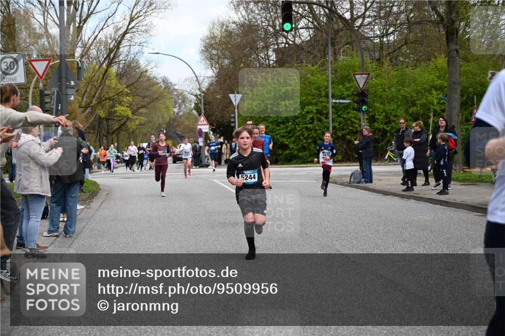 12.04.2026 - 45. Internationalen Wilhelmsburger Insellauf J. Mangold http://msf.ph/oto/9509956 12.04.2026 12:59:05 Ziel 2015, 3926, 3728, 4023, 2009, 4875, 5276, 3017, 5111, 5124, 5644, 5718, 2082, 4741, 5191, 4287, 5219, 2068, 3246, 4035, 5244, 4128, 4565, 5079, 4395, 4395, 4187, 5067, 2069, 4761, 5179, 3192, 5635, 4917, 4171, 4170, 5011, 4781, 4872, 4581, 5338, 5339, 2006, 4096, 5081, 4623 meine-sportfotos.de