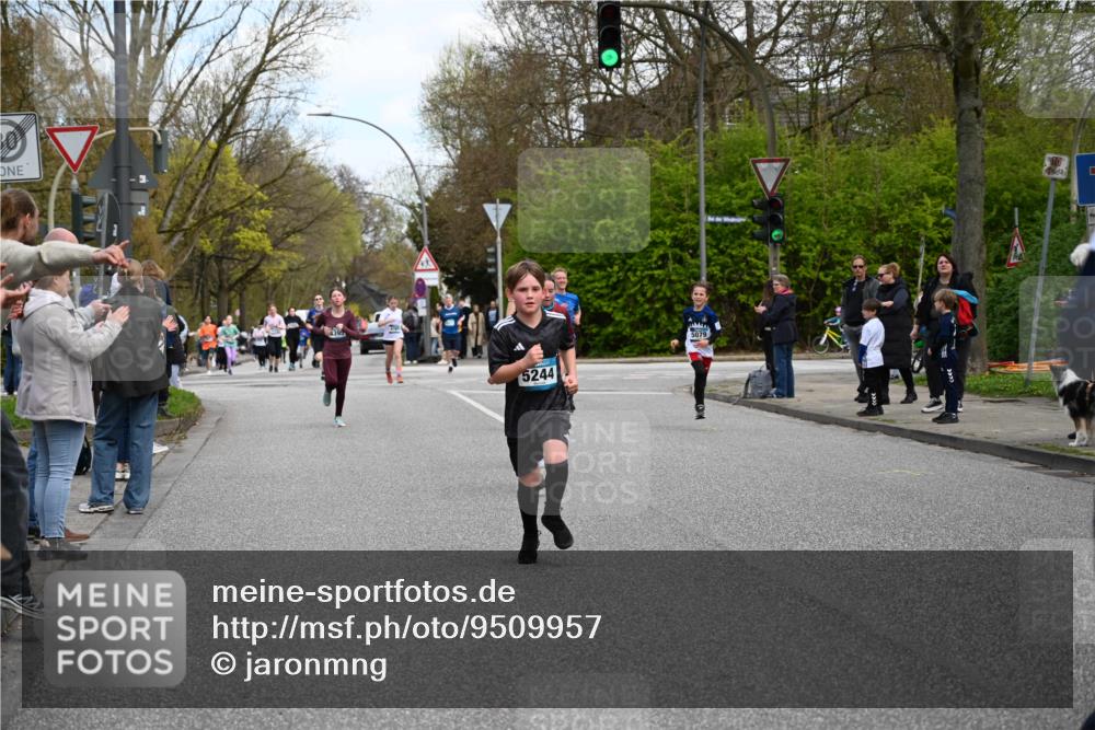 12.04.2026 - 45. Internationalen Wilhelmsburger Insellauf J. Mangold http://msf.ph/oto/9509957 12.04.2026 12:59:05 Ziel 2015, 3926, 3728, 4023, 2009, 4875, 5276, 3017, 5111, 5124, 5644, 5718, 2082, 4741, 5191, 4287, 5219, 2068, 3246, 4035, 5244, 4128, 4565, 5079, 4395, 4395, 4187, 5067, 2069, 4761, 5179, 3192, 5635, 4917, 4171, 4170, 5011, 4781, 4872, 4581, 5338, 5339, 2006, 4096, 5081, 4623 meine-sportfotos.de