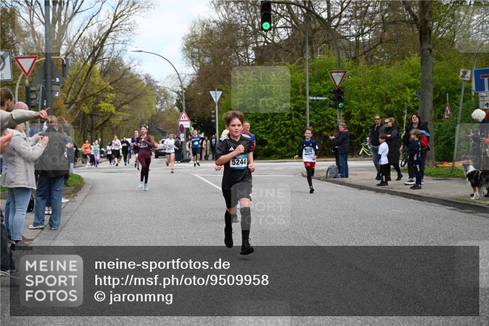 12.04.2026 - 45. Internationalen Wilhelmsburger Insellauf J. Mangold http://msf.ph/oto/9509958 12.04.2026 12:59:05 Ziel 2015, 3926, 3728, 4023, 2009, 4875, 5276, 3017, 5111, 5124, 5644, 5718, 2082, 4741, 5191, 4287, 5219, 2068, 3246, 4035, 5244, 4128, 4565, 5079, 4395, 4395, 4187, 5067, 2069, 4761, 5179, 3192, 5635, 4917, 4171, 4170, 5011, 4781, 4872, 4581, 5338, 5339, 2006, 4096, 5081, 4623 meine-sportfotos.de