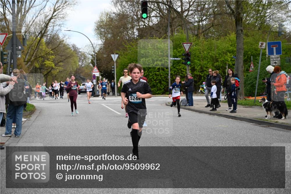 12.04.2026 - 45. Internationalen Wilhelmsburger Insellauf J. Mangold http://msf.ph/oto/9509962 12.04.2026 12:59:05 Ziel 2015, 3926, 3728, 4023, 2009, 4875, 5276, 3017, 5111, 5124, 5644, 5718, 2082, 4741, 5191, 4287, 5219, 2068, 3246, 4035, 5244, 4128, 4565, 5079, 4395, 4395, 4187, 5067, 2069, 4761, 5179, 3192, 5635, 4917, 4171, 4170, 5011, 4781, 4872, 4581, 5338, 5339, 2006, 4096, 5081, 4623 meine-sportfotos.de