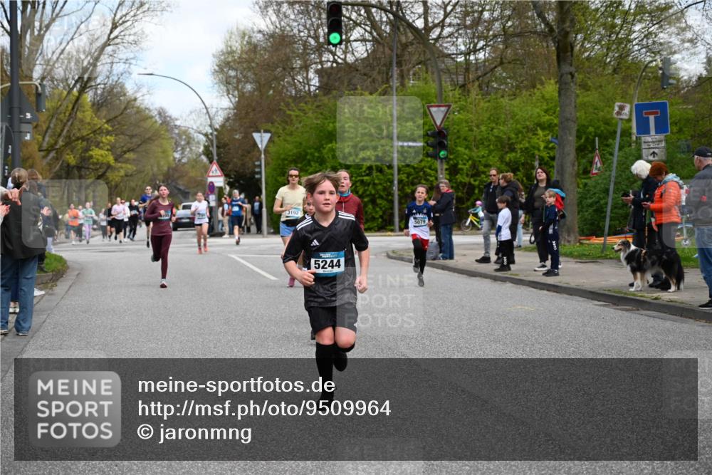 12.04.2026 - 45. Internationalen Wilhelmsburger Insellauf J. Mangold http://msf.ph/oto/9509964 12.04.2026 12:59:05 Ziel 2015, 3926, 3728, 4023, 2009, 4875, 5276, 3017, 5111, 5124, 5644, 5718, 2082, 4741, 5191, 4287, 5219, 2068, 3246, 4035, 5244, 4128, 4565, 5079, 4395, 4395, 4187, 5067, 2069, 4761, 5179, 3192, 5635, 4917, 4171, 4170, 5011, 4781, 4872, 4581, 5338, 5339, 2006, 4096, 5081, 4623 meine-sportfotos.de