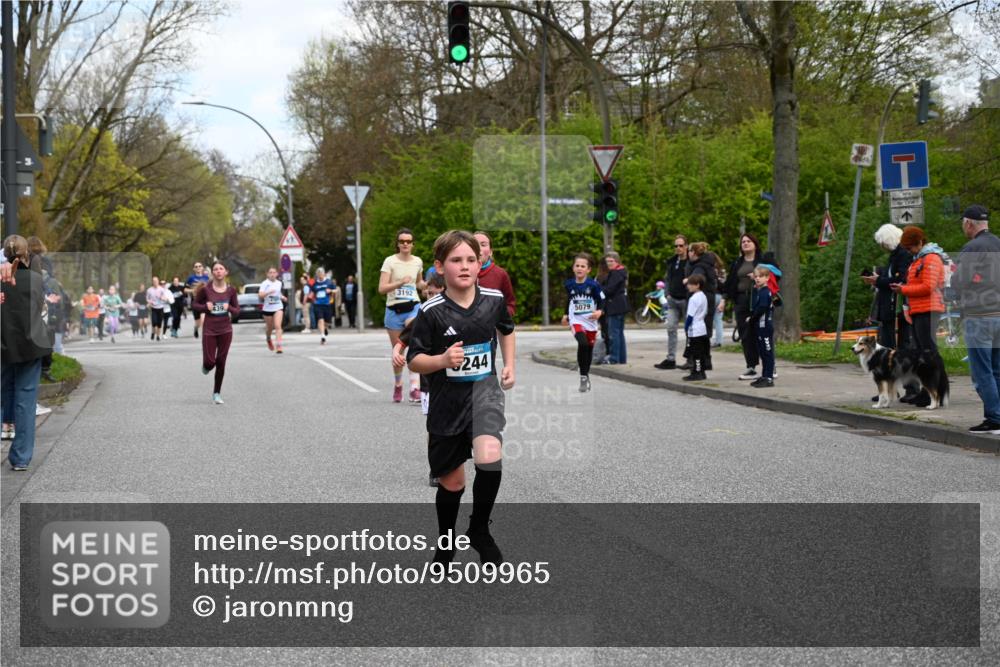 12.04.2026 - 45. Internationalen Wilhelmsburger Insellauf J. Mangold http://msf.ph/oto/9509965 12.04.2026 12:59:05 Ziel 2015, 3926, 3728, 4023, 2009, 4875, 5276, 3017, 5111, 5124, 5644, 5718, 2082, 4741, 5191, 4287, 5219, 2068, 3246, 4035, 5244, 4128, 4565, 5079, 4395, 4395, 4187, 5067, 2069, 4761, 5179, 3192, 5635, 4917, 4171, 4170, 5011, 4781, 4872, 4581, 5338, 5339, 2006, 4096, 5081, 4623 meine-sportfotos.de