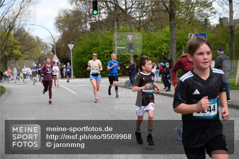 12.04.2026 - 45. Internationalen Wilhelmsburger Insellauf J. Mangold http://msf.ph/oto/9509968 12.04.2026 12:59:07 Ziel 2015, 3926, 3728, 4023, 2009, 4875, 5276, 3017, 5111, 5124, 5644, 5718, 2082, 4741, 5191, 4287, 5219, 2068, 3246, 4035, 5244, 4128, 4565, 5079, 4395, 4187, 4187, 5067, 2069, 4761, 5179, 3192, 5635, 4917, 4171, 4170, 5011, 4781, 4872, 4581, 5338, 5339, 2006, 4096, 5081, 4623, 4620 meine-sportfotos.de