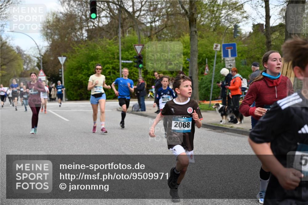 12.04.2026 - 45. Internationalen Wilhelmsburger Insellauf J. Mangold http://msf.ph/oto/9509971 12.04.2026 12:59:07 Ziel 2015, 3926, 3728, 4023, 2009, 4875, 5276, 3017, 5111, 5124, 5644, 5718, 2082, 4741, 5191, 4287, 5219, 2068, 3246, 4035, 5244, 4128, 4565, 5079, 4395, 4187, 4187, 5067, 2069, 4761, 5179, 3192, 5635, 4917, 4171, 4170, 5011, 4781, 4872, 4581, 5338, 5339, 2006, 4096, 5081, 4623, 4620 meine-sportfotos.de