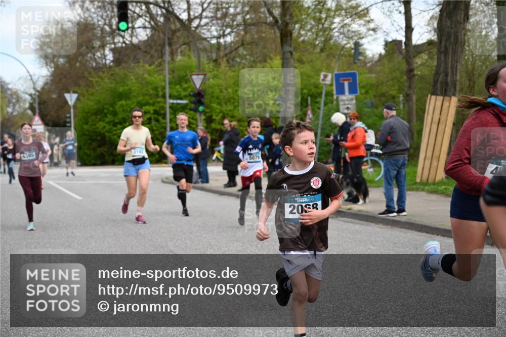 12.04.2026 - 45. Internationalen Wilhelmsburger Insellauf J. Mangold http://msf.ph/oto/9509973 12.04.2026 12:59:07 Ziel 2015, 3926, 3728, 4023, 2009, 4875, 5276, 3017, 5111, 5124, 5644, 5718, 2082, 4741, 5191, 4287, 5219, 2068, 3246, 4035, 5244, 4128, 4565, 5079, 4395, 4187, 4187, 5067, 2069, 4761, 5179, 3192, 5635, 4917, 4171, 4170, 5011, 4781, 4872, 4581, 5338, 5339, 2006, 4096, 5081, 4623, 4620 meine-sportfotos.de