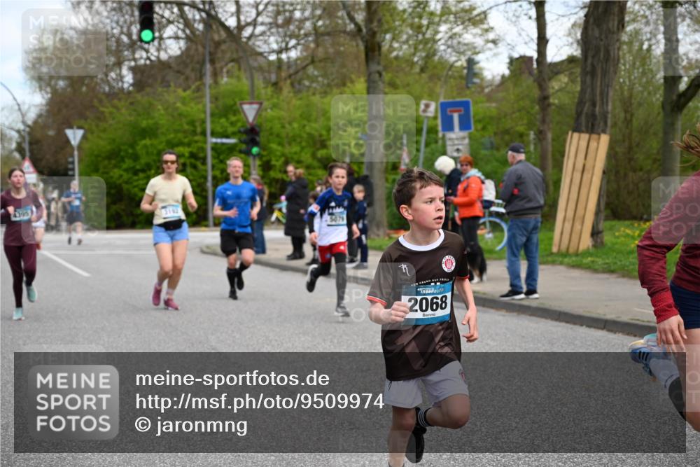12.04.2026 - 45. Internationalen Wilhelmsburger Insellauf J. Mangold http://msf.ph/oto/9509974 12.04.2026 12:59:07 Ziel 2015, 3926, 3728, 4023, 2009, 4875, 5276, 3017, 5111, 5124, 5644, 5718, 2082, 4741, 5191, 4287, 5219, 2068, 3246, 4035, 5244, 4128, 4565, 5079, 4395, 4187, 4187, 5067, 2069, 4761, 5179, 3192, 5635, 4917, 4171, 4170, 5011, 4781, 4872, 4581, 5338, 5339, 2006, 4096, 5081, 4623, 4620 meine-sportfotos.de
