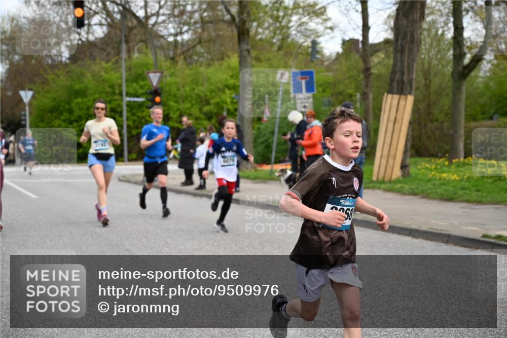 12.04.2026 - 45. Internationalen Wilhelmsburger Insellauf J. Mangold http://msf.ph/oto/9509976 12.04.2026 12:59:07 Ziel 2015, 3926, 3728, 4023, 2009, 4875, 5276, 3017, 5111, 5124, 5644, 5718, 2082, 4741, 5191, 4287, 5219, 2068, 3246, 4035, 5244, 4128, 4565, 5079, 4395, 4187, 4187, 5067, 2069, 4761, 5179, 3192, 5635, 4917, 4171, 4170, 5011, 4781, 4872, 4581, 5338, 5339, 2006, 4096, 5081, 4623, 4620 meine-sportfotos.de