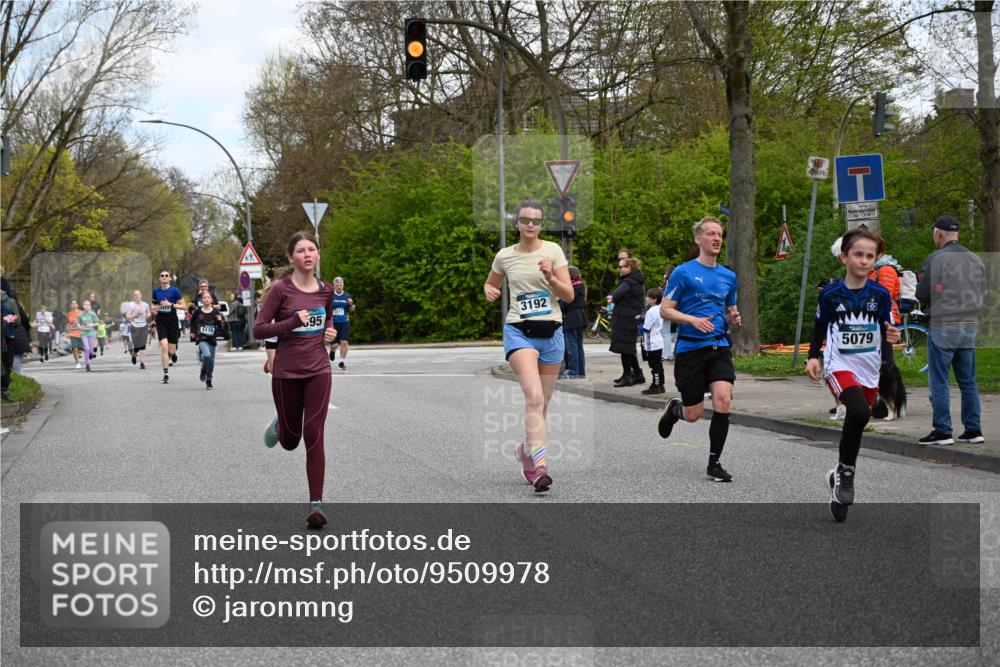 12.04.2026 - 45. Internationalen Wilhelmsburger Insellauf J. Mangold http://msf.ph/oto/9509978 12.04.2026 12:59:08 Ziel 3926, 3728, 4023, 2009, 4875, 5276, 3017, 5111, 5124, 5644, 5718, 2082, 4741, 5191, 4287, 5219, 2068, 3246, 4035, 5244, 4128, 4565, 5079, 4395, 4187, 5067, 2069, 4761, 5179, 3192, 5635, 4917, 4171, 4170, 5011, 4781, 4781, 4872, 4581, 5338, 5339, 2006, 4096, 5081, 4623, 4620 meine-sportfotos.de