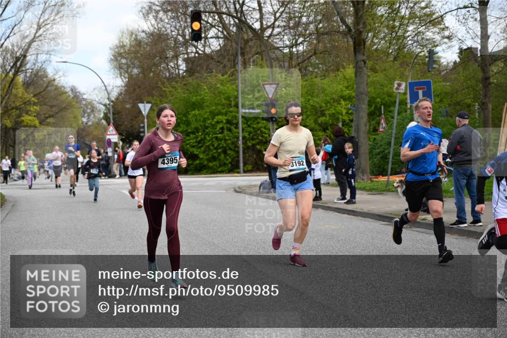 12.04.2026 - 45. Internationalen Wilhelmsburger Insellauf J. Mangold http://msf.ph/oto/9509985 12.04.2026 12:59:09 Ziel 3728, 4023, 2009, 4875, 5276, 3017, 5111, 5124, 5644, 5718, 2082, 4741, 5191, 4287, 5219, 2068, 3246, 4035, 5244, 4128, 4565, 5079, 4395, 4187, 5067, 2069, 4761, 5179, 3192, 5635, 4917, 4171, 4170, 5011, 4781, 4872, 4581, 4872, 4581, 5338, 5339, 2006, 4096, 5081, 4623, 4620, 3999 meine-sportfotos.de