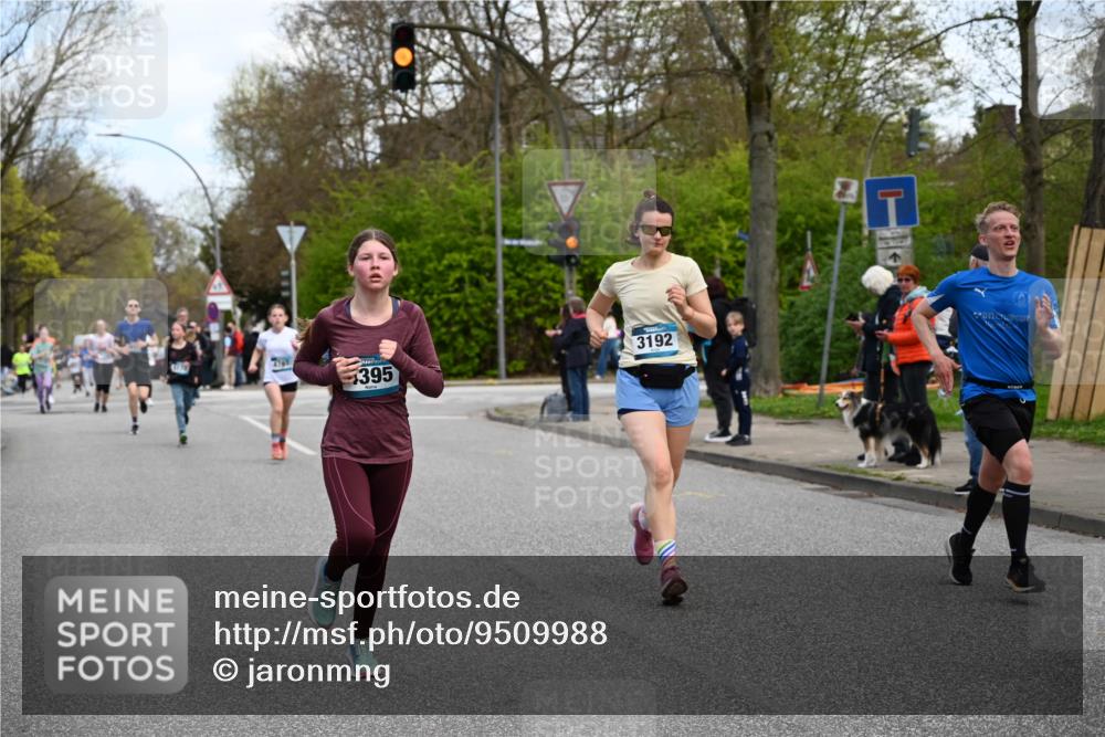 12.04.2026 - 45. Internationalen Wilhelmsburger Insellauf J. Mangold http://msf.ph/oto/9509988 12.04.2026 12:59:09 Ziel 3728, 4023, 2009, 4875, 5276, 3017, 5111, 5124, 5644, 5718, 2082, 4741, 5191, 4287, 5219, 2068, 3246, 4035, 5244, 4128, 4565, 5079, 4395, 4187, 5067, 2069, 4761, 5179, 3192, 5635, 4917, 4171, 4170, 5011, 4781, 4872, 4581, 4872, 4581, 5338, 5339, 2006, 4096, 5081, 4623, 4620, 3999 meine-sportfotos.de
