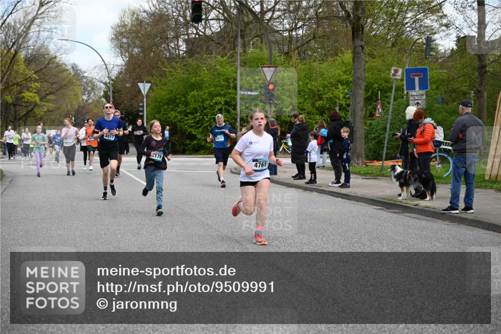 12.04.2026 - 45. Internationalen Wilhelmsburger Insellauf J. Mangold http://msf.ph/oto/9509991 12.04.2026 12:59:12 Ziel 3728, 4023, 2009, 4875, 5276, 3017, 5111, 5124, 5644, 5718, 2082, 4741, 5191, 4287, 5219, 2068, 3246, 4035, 5244, 4128, 4565, 5079, 4395, 4187, 5067, 2069, 4761, 5179, 3192, 5635, 4917, 4171, 4170, 5011, 4781, 4872, 4581, 5338, 5339, 2006, 4096, 5081, 4623, 4620, 3999, 5183, 5863 meine-sportfotos.de