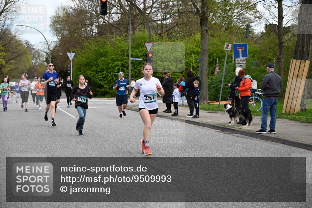 12.04.2026 - 45. Internationalen Wilhelmsburger Insellauf J. Mangold http://msf.ph/oto/9509993 12.04.2026 12:59:12 Ziel 3728, 4023, 2009, 4875, 5276, 3017, 5111, 5124, 5644, 5718, 2082, 4741, 5191, 4287, 5219, 2068, 3246, 4035, 5244, 4128, 4565, 5079, 4395, 4187, 5067, 2069, 4761, 5179, 3192, 5635, 4917, 4171, 4170, 5011, 4781, 4872, 4581, 5338, 5339, 2006, 4096, 5081, 4623, 4620, 3999, 5183, 5863 meine-sportfotos.de