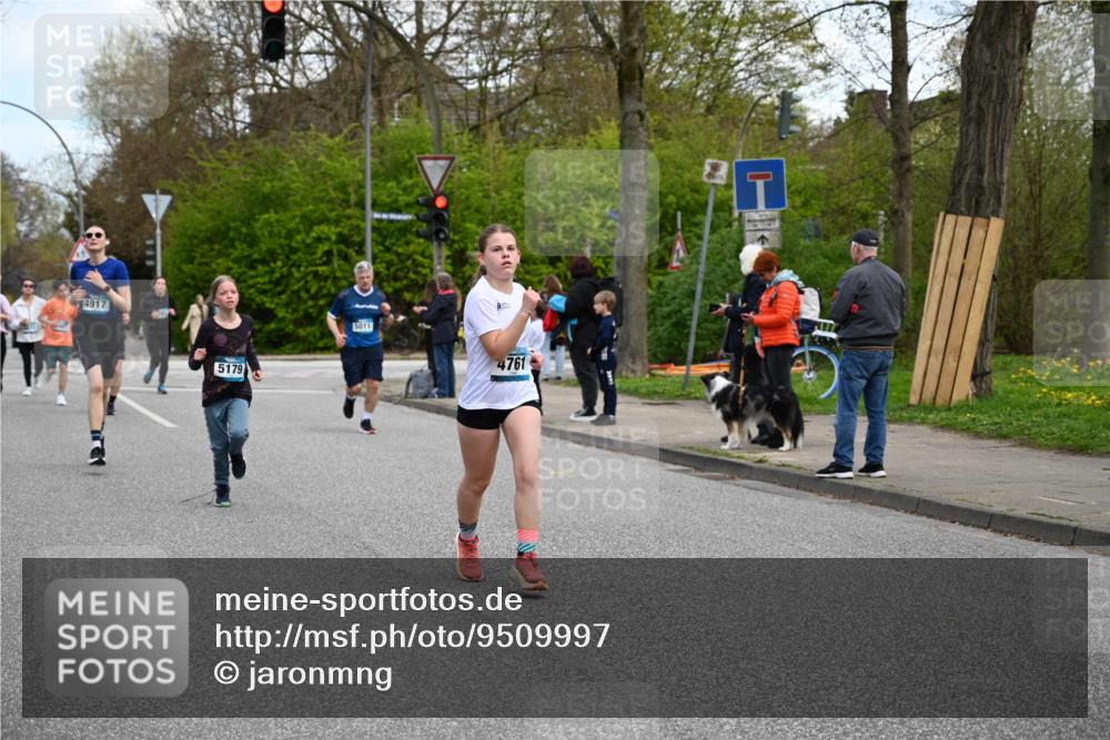 12.04.2026 - 45. Internationalen Wilhelmsburger Insellauf J. Mangold http://msf.ph/oto/9509997 12.04.2026 12:59:12 Ziel 3728, 4023, 2009, 4875, 5276, 3017, 5111, 5124, 5644, 5718, 2082, 4741, 5191, 4287, 5219, 2068, 3246, 4035, 5244, 4128, 4565, 5079, 4395, 4187, 5067, 2069, 4761, 5179, 3192, 5635, 4917, 4171, 4170, 5011, 4781, 4872, 4581, 5338, 5339, 2006, 4096, 5081, 4623, 4620, 3999, 5183, 5863 meine-sportfotos.de
