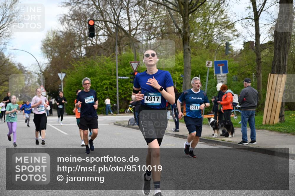 12.04.2026 - 45. Internationalen Wilhelmsburger Insellauf J. Mangold http://msf.ph/oto/9510019 12.04.2026 12:59:16 Ziel 3017, 5111, 5124, 5644, 5718, 2082, 4741, 5191, 4287, 5219, 2068, 3246, 4035, 5244, 4128, 4565, 5079, 4395, 4187, 5067, 2069, 4761, 5179, 3192, 5635, 4917, 4171, 4170, 5011, 4781, 4872, 4581, 5338, 5339, 2006, 4096, 5081, 4623, 4620, 3999, 5183, 5863, 5550, 5074, 5467 meine-sportfotos.de